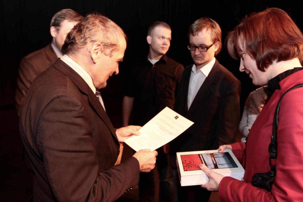 Rozdawanie Dyplomów Szkoły Dialogu 2012 Rozdawanie Dyplomów Szkoły Dialogu 2012