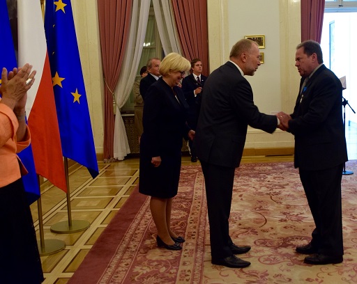 Ceremonia wręczenia wysokich odznaczeń RP dla Forum Dialogu i Friends of the Forum, Pałac Prezydencki, 30 czerwca 2015 Ceremonia wręczenia wysokich odznaczeń RP dla Forum Dialogu i Friends of the Forum, Pałac Prezydencki, 30 czerwca 2015